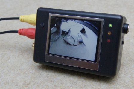 Un écran LCD intégré pour visualiser vos signaux vidéos