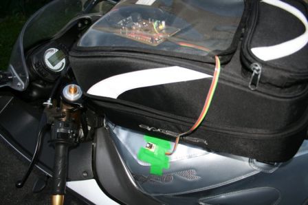 Mon ZX6R équipé de l'accéléromètre et du data logger